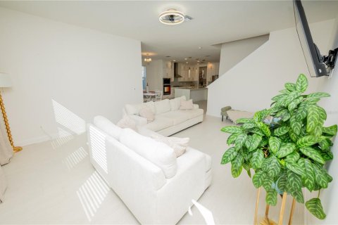 Casa en venta en Oakland, Florida, 5 dormitorios, 351.26 m2 № 2433196 - foto 18