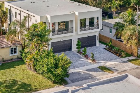 Townhouse in Fort Lauderdale, Florida 3 bedrooms № 1993982 - photo 1