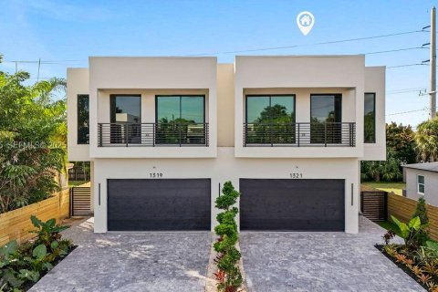Townhouse in Fort Lauderdale, Florida 3 bedrooms № 1993982 - photo 2
