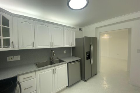 Condo in Sunny Isles Beach, Florida, 1 bedroom  № 2002968 - photo 9