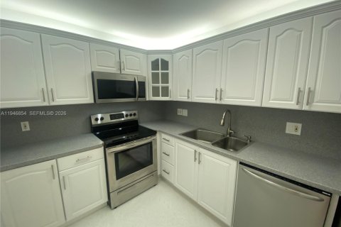 Condo in Sunny Isles Beach, Florida, 1 bedroom  № 2002968 - photo 8