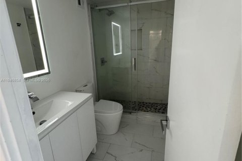 Condo in Sunny Isles Beach, Florida, 1 bedroom  № 2002968 - photo 22