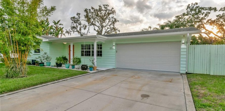 House in Dunedin, Florida 3 bedrooms, 131.46 sq.m. № 1904946