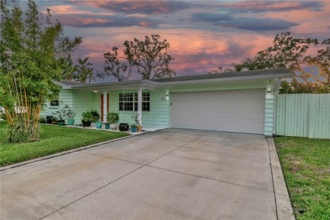 House in Dunedin, Florida 3 bedrooms, 131.46 sq.m. № 1904946 - photo 3