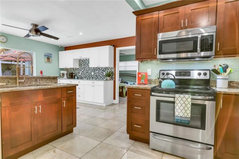 House in Dunedin, Florida 3 bedrooms, 131.46 sq.m. № 1904946 - photo 20