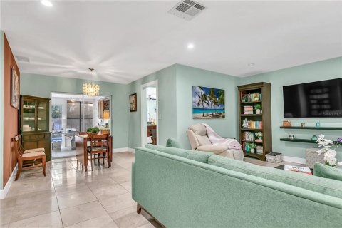 House in Dunedin, Florida 3 bedrooms, 131.46 sq.m. № 1904946 - photo 15