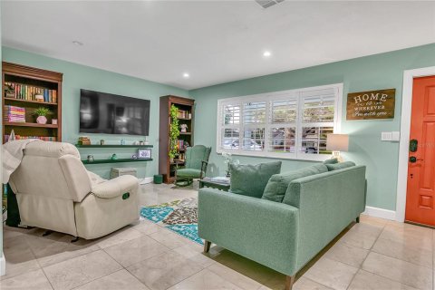 House in Dunedin, Florida 3 bedrooms, 131.46 sq.m. № 1904946 - photo 11