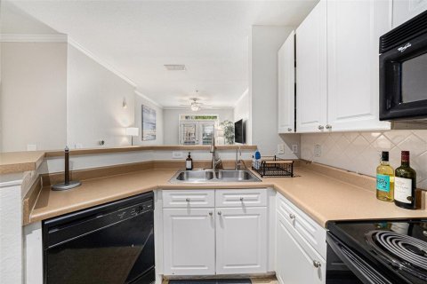 Condo in Tampa, Florida, 1 bedroom  № 1747428 - photo 7