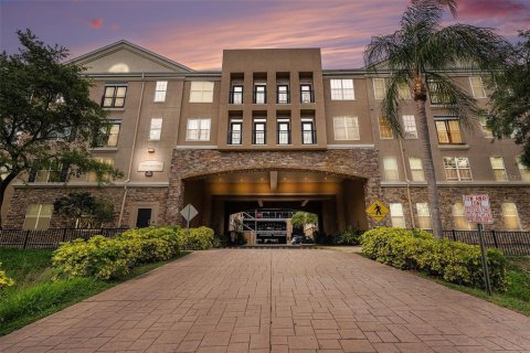 Condo in Tampa, Florida, 1 bedroom  № 1747428 - photo 1