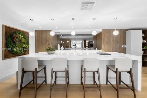 Condo in Bay Harbor Islands, Florida, 2 bedrooms  № 1990532 - photo 23