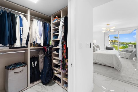 Condo in Bay Harbor Islands, Florida, 2 bedrooms  № 1990532 - photo 16