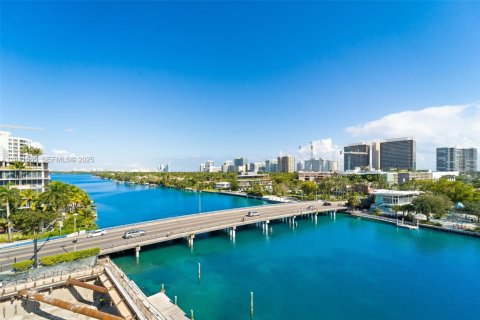 Condo in Bay Harbor Islands, Florida, 2 bedrooms  № 1990532 - photo 18