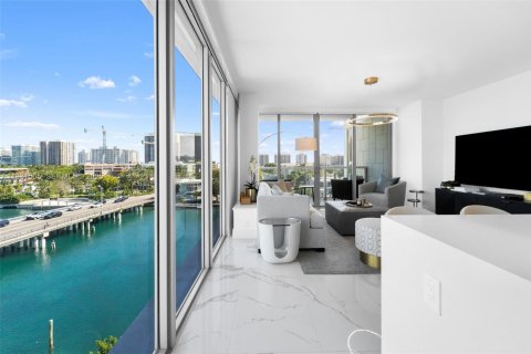 Condo in Bay Harbor Islands, Florida, 2 bedrooms  № 1990532 - photo 5