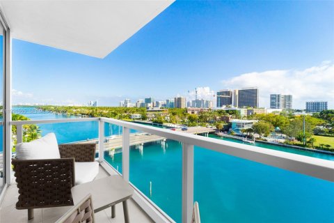 Condo in Bay Harbor Islands, Florida, 2 bedrooms  № 1990532 - photo 1