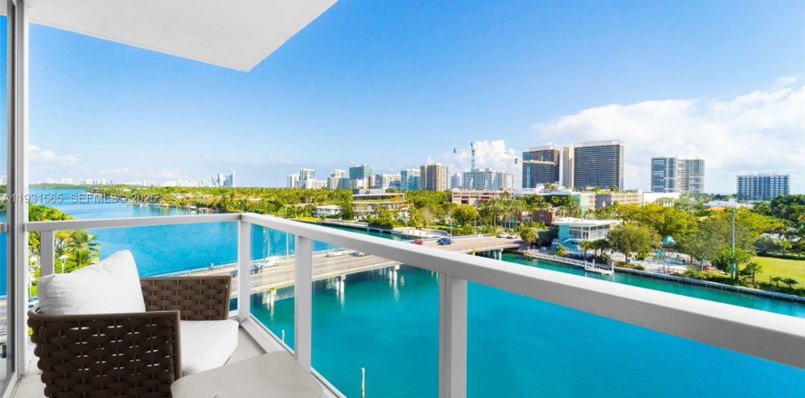 Condo in Bay Harbor Islands, Florida, 2 bedrooms  № 1990532