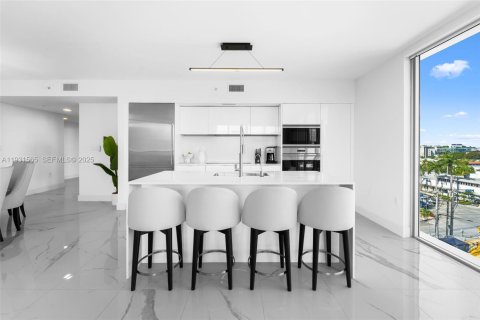 Condo in Bay Harbor Islands, Florida, 2 bedrooms  № 1990532 - photo 6