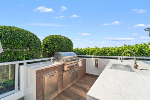 Condo in Bay Harbor Islands, Florida, 2 bedrooms  № 1990532 - photo 21