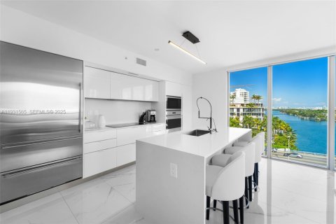 Condo in Bay Harbor Islands, Florida, 2 bedrooms  № 1990532 - photo 4