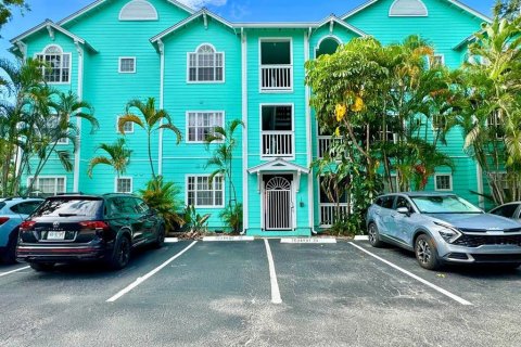 Condominio en alquiler en Tampa, Florida, 2 dormitorios, 73.11 m2 № 1845051 - foto 1