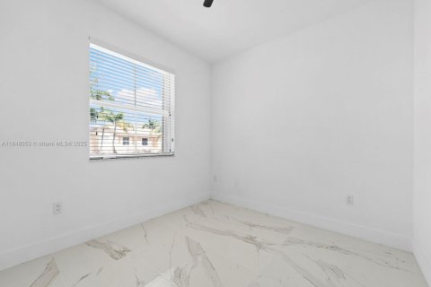Townhouse in Homestead, Florida 4 bedrooms, 143.63 sq.m. № 1850663 - photo 20