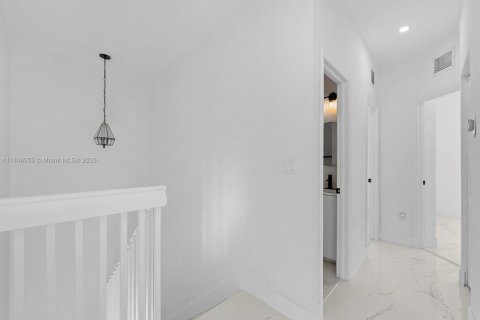 Townhouse in Homestead, Florida 4 bedrooms, 143.63 sq.m. № 1850663 - photo 12