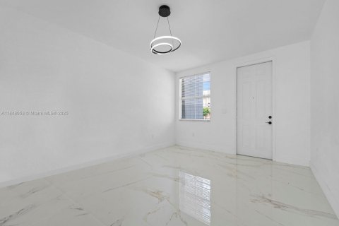 Townhouse in Homestead, Florida 4 bedrooms, 143.63 sq.m. № 1850663 - photo 2
