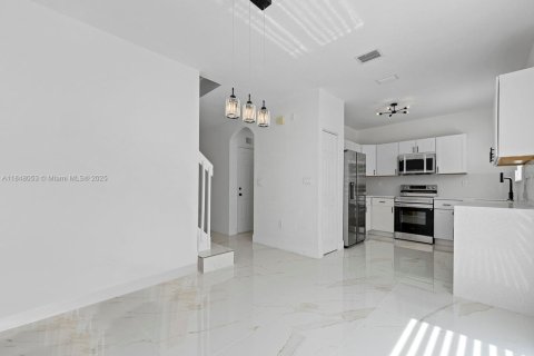 Townhouse in Homestead, Florida 4 bedrooms, 143.63 sq.m. № 1850663 - photo 9