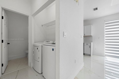 Townhouse in Homestead, Florida 4 bedrooms, 143.63 sq.m. № 1850663 - photo 10