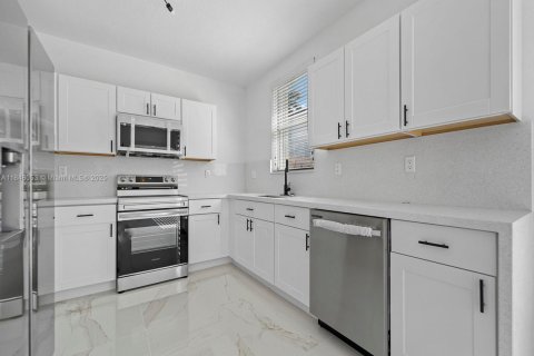 Townhouse in Homestead, Florida 4 bedrooms, 143.63 sq.m. № 1850663 - photo 5