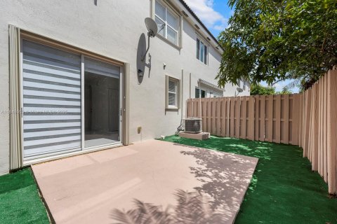 Townhouse in Homestead, Florida 4 bedrooms, 143.63 sq.m. № 1850663 - photo 28