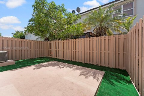Townhouse in Homestead, Florida 4 bedrooms, 143.63 sq.m. № 1850663 - photo 27