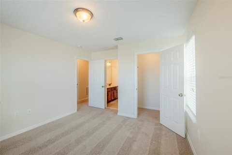 House in Ocoee, Florida 5 bedrooms, 297.47 sq.m. № 1916065 - photo 18
