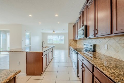 House in Ocoee, Florida 5 bedrooms, 297.47 sq.m. № 1916065 - photo 8