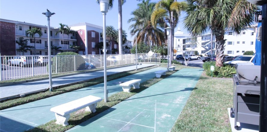 Condo in Hallandale Beach, Florida, 1 bedroom  № 1210491