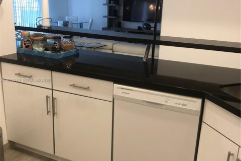 Снять в аренду кондоминиум в Халландейл-Бич, Флорида 2 спальни, 121.89м2, № 1992536 - фото 26