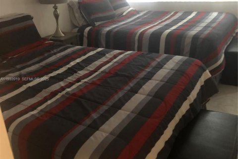 Снять в аренду кондоминиум в Халландейл-Бич, Флорида 2 спальни, 121.89м2, № 1992536 - фото 30