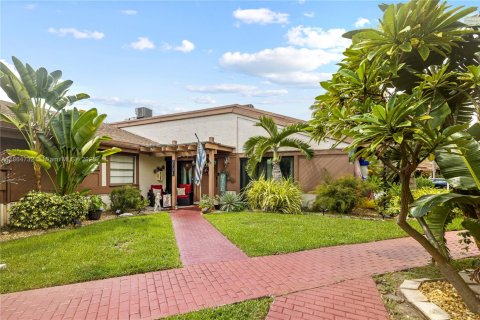 Villa ou maison à Hallandale Beach, Floride 3 chambres, 150.87 m2 № 2018422
