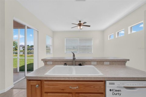 House in Bradenton, Florida 2 bedrooms, 173.63 sq.m. № 2391369 - photo 7