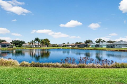 House in Bradenton, Florida 2 bedrooms, 173.63 sq.m. № 2391369 - photo 2