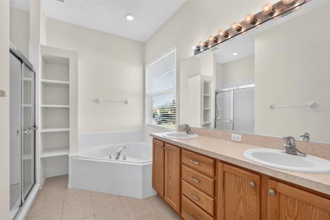 House in Bradenton, Florida 2 bedrooms, 173.63 sq.m. № 2391369 - photo 23