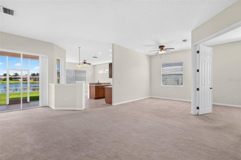 House in Bradenton, Florida 2 bedrooms, 173.63 sq.m. № 2391369 - photo 5