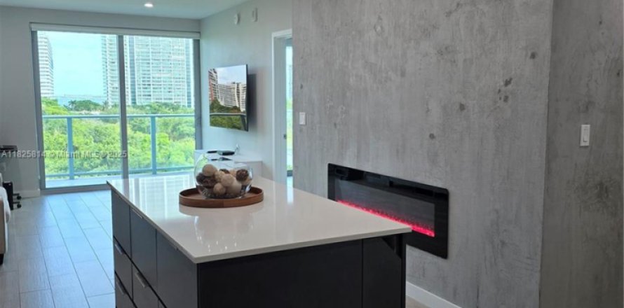 Condominio en Miami, Florida, 1 dormitorio  № 1794041