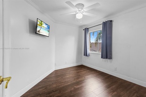 Casa en venta en Pembroke Pines, Florida, 4 dormitorios, 224.82 m2 № 1698834 - foto 29
