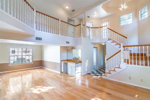 House in Orlando, Florida 4 bedrooms, 250.09 sq.m. № 2393792 - photo 4
