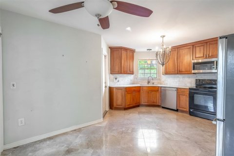 House in Orlando, Florida 4 bedrooms, 250.09 sq.m. № 2393792 - photo 12