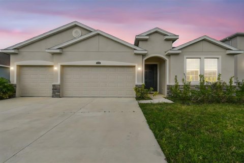 Casa en venta en Zephyrhills, Florida, 4 dormitorios, 217.21 m2 № 1593235 - foto 1