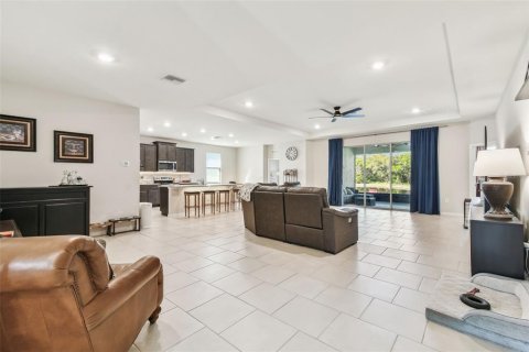 Casa en venta en Zephyrhills, Florida, 4 dormitorios, 217.21 m2 № 1593235 - foto 27