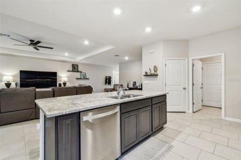 Casa en venta en Zephyrhills, Florida, 4 dormitorios, 217.21 m2 № 1593235 - foto 15