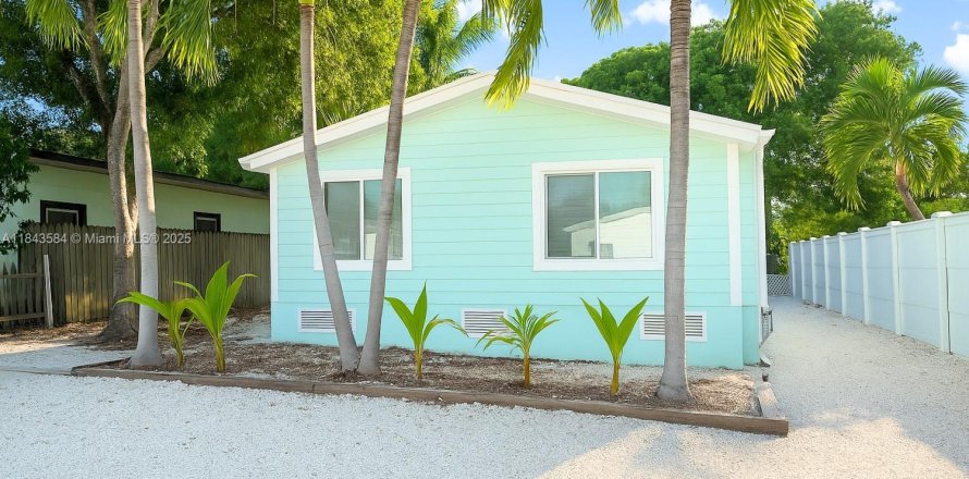 House in Tavernier, Florida 3 bedrooms, 132.85 sq.m. № 1839148