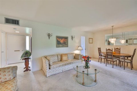 House in Sun City Center, Florida 2 bedrooms, 130.25 sq.m. № 1904068 - photo 9